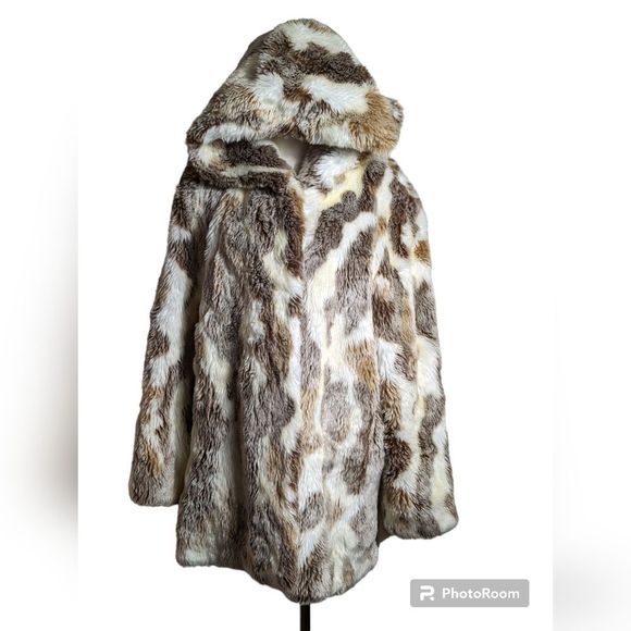 East 5th Hooded White Faux Fur Coat - Picture 3 of 9